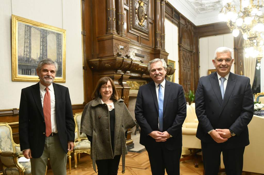 El Presidente recibió a la científica argentina que desarrolló la primera semilla de soja transgénica resistente a la sequía