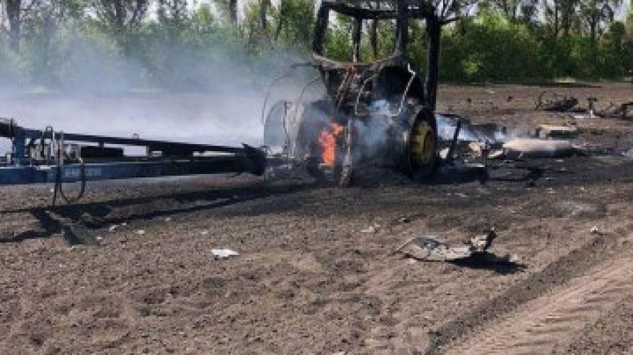 Asi quedo la maquinaria de un productor Ucraniano atacado por rusos mientras sembraba