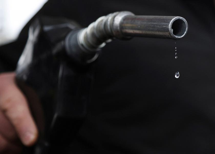 Biden pedirá al Congreso que suspenda el impuesto a la gasolina y al diésel este verano