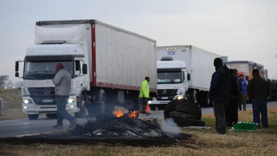Las cámaras de transportistas y el Ministerio acordaron una mesa de trabajo para mejorar la actividad