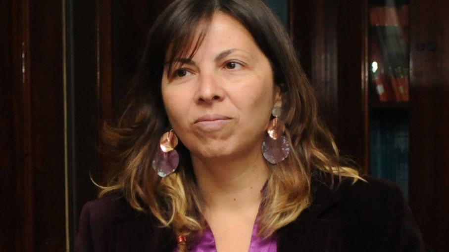 Batakis no está tan cómoda con el dólar y prepara un plan de devaluaciones selectivas