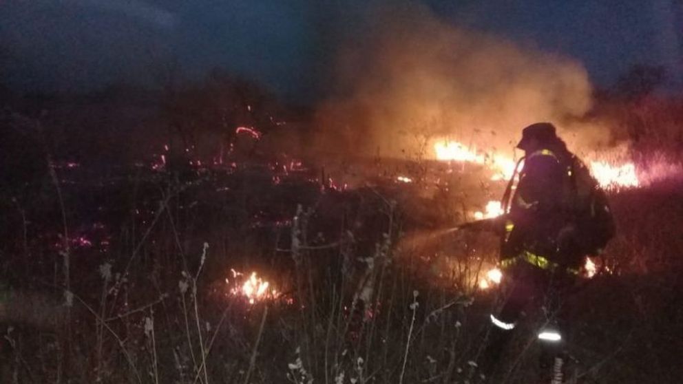 El zonda provoc otra vez incendios en distintos lugares de Salta