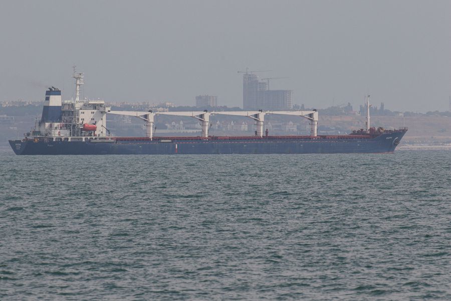Cuatro buques con aceite y maíz zarpan de puertos ucranianos