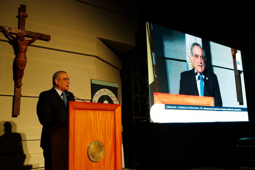 El presidente de Coninagro, Carlos Iannizzoto, reclamó un "cambio de timón urgente"