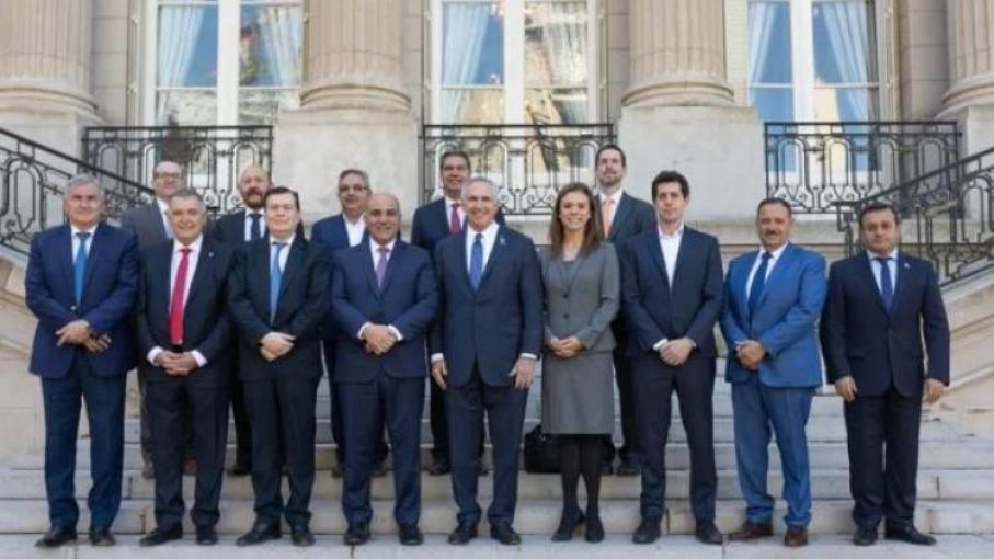 De Pedro y gobernadores del Norte Grande inician gira por EEUU para traer dólares