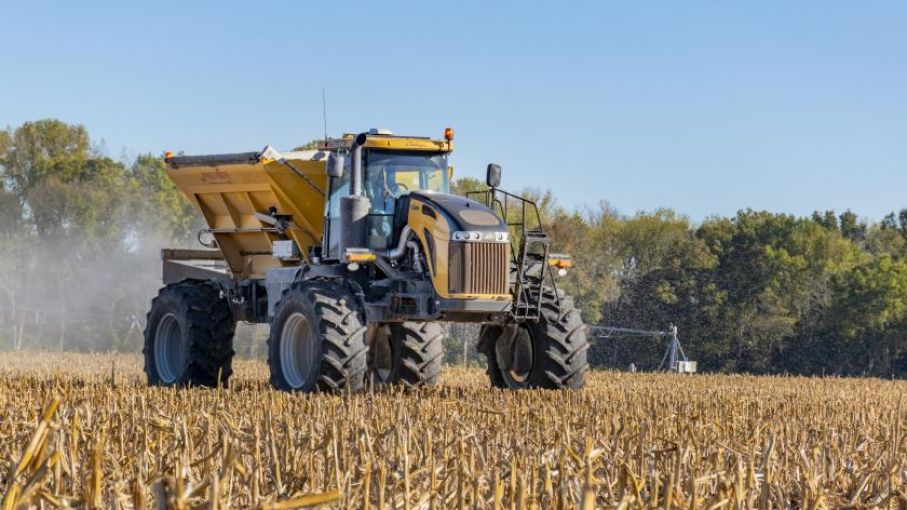 El USDA ahora está enviando $500 millones para combatir los altos precios de los fertilizantes en los EE. UU.