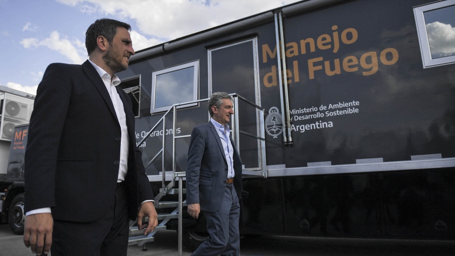 Cabandié presentó equipamiento por $1.300 millones para combatir incendios