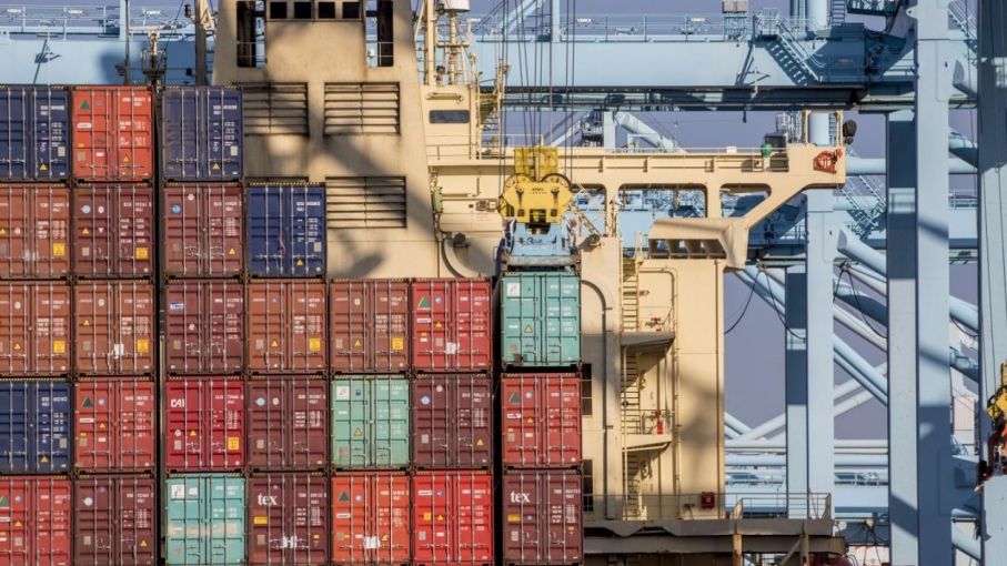 La balanza comercial registró en febrero un superávit de solo USD 182 millones