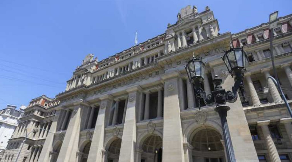 Informe privado plantea que si se eliminaran todas las exenciones de impuestos se resolvería el déficit fiscal