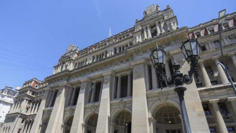 Informe privado plantea que si se eliminaran todas las exenciones de impuestos se resolvería el déficit fiscal