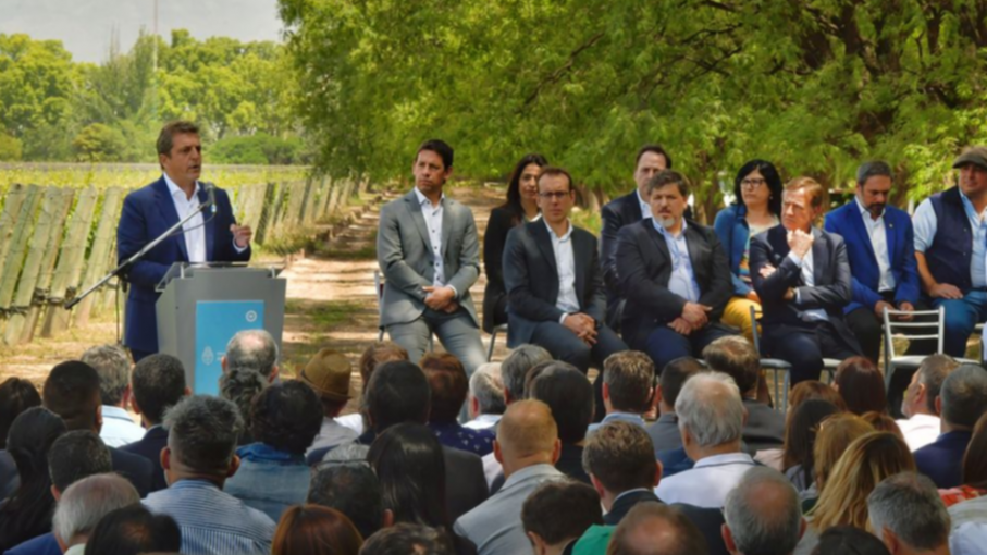 A pedido de los sectores, el Gobierno revisará el tipo de cambio para las economías regionales