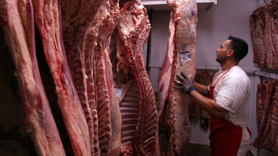 Sigue el tironeo por la venta de carne en trozos