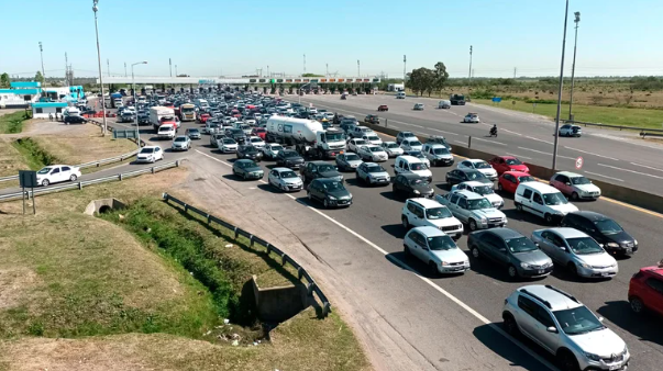 Éxodo rumbo a la Costa Atlántica y caos de tránsito en Ruta 2 y Ruta 11 por Año Nuevo