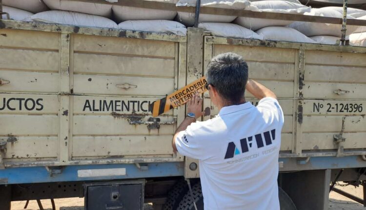 AFIP incautó 180 toneladas de soja por contrabando en Corrientes