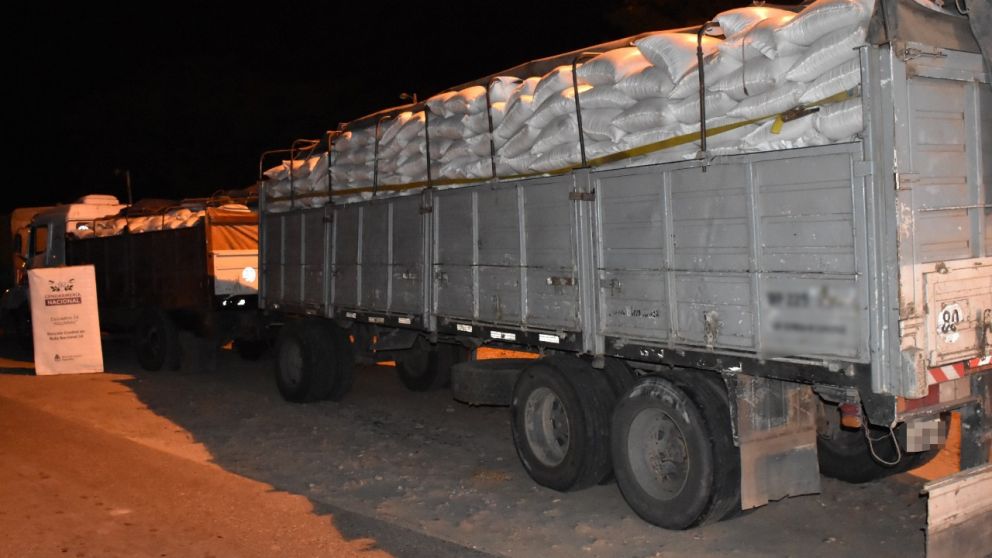 Incautan 45 toneladas de soja que iban a ser contrabandeadas a Bolivia