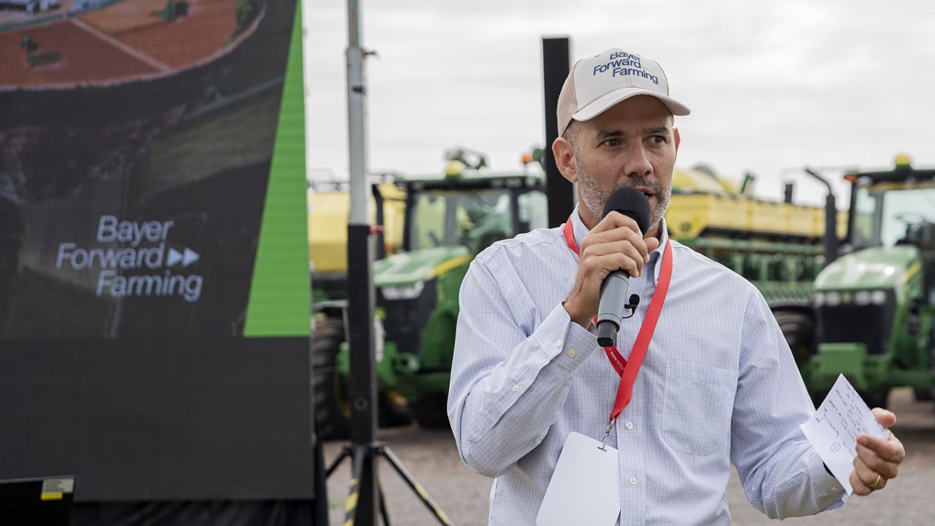 Más de 80 productores de 20 países visitaron el Bayer FowardFarming en la localidad de Pergamino