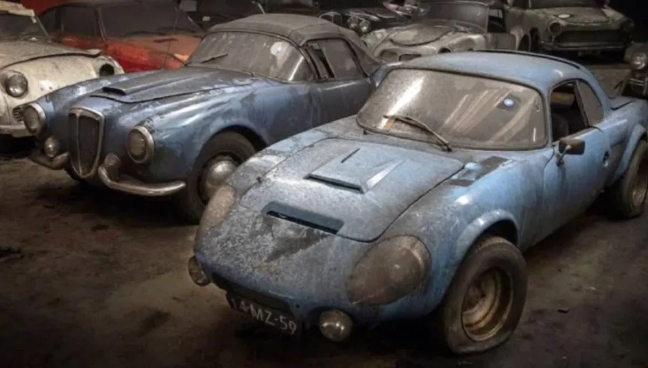 Encontraron 280 autos clásicos guardados en un granero en perfecto estado