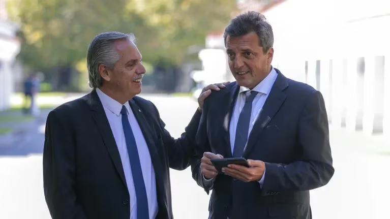 Alberto Fernández y Sergio Massa se reunieron para mostrar una señal de distensión en plena escalada del blue