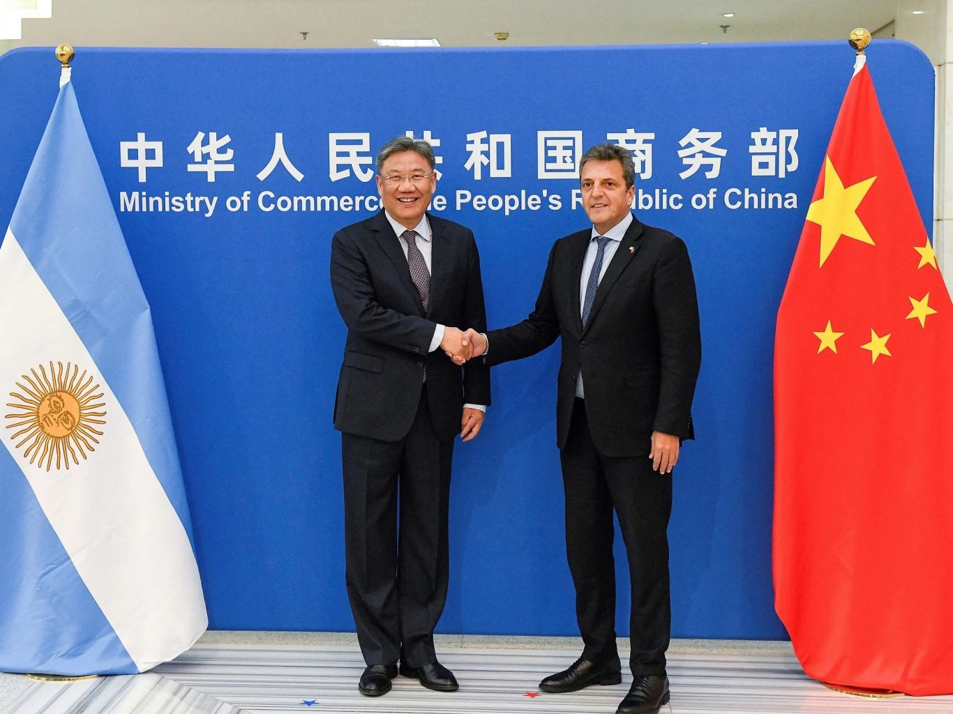 "Nos deberíamos llamar Argenchina", dijo Massa tras anuncios de inversiones en Beijing