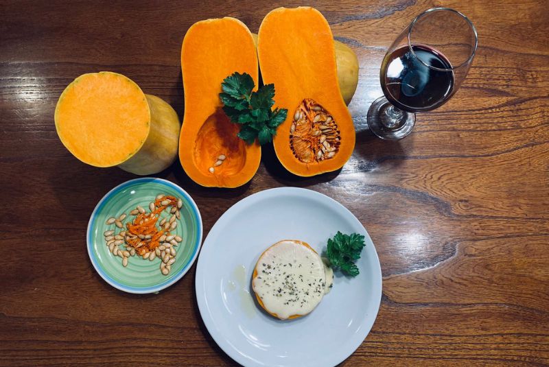 Presenta una excelente calidad culinaria, percibida por los sentidos del consumidor: tiene un atractivo y fuerte color anaranjado, con un excelente sabor dulce , una textura fibrosa y jugosa, además de un aroma suave y agradable.