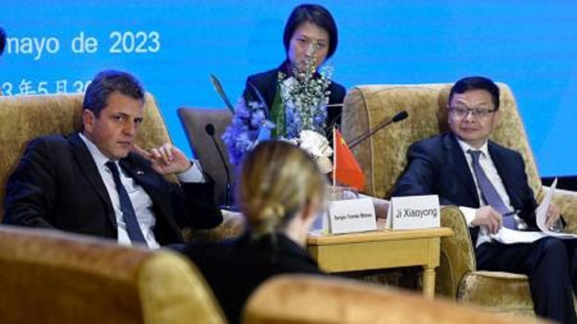 China pospone las negociaciones con Argentina sobre exportaciones avícolas: La carta que genera incertidumbre para Massa