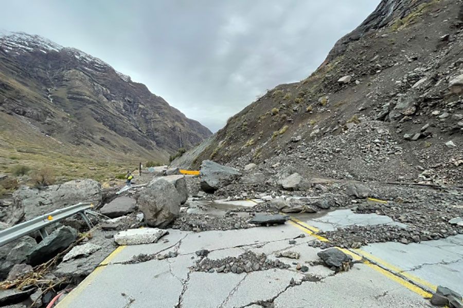 Camiones varados en los Andes por condiciones climáticas impiden tráfico hacia Chile
