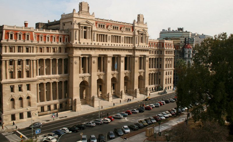 Fallos judiciales encarecen juicios laborales y amenazan el empleo en el campo