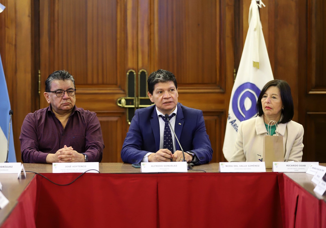 Presentan proyecto de ley para compatibilizar planes sociales y empleo registrado 