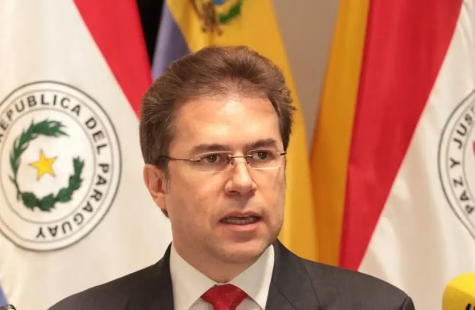 Ministro paraguayo plantea controvertida idea de un muro en la frontera con Argentina