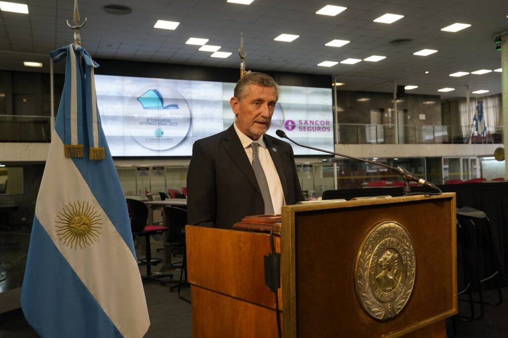 " Los productores cooperativos estamos golpeados por la incertidumbre", aseguró el Presidente de Coninagro, Elbio Laucirica