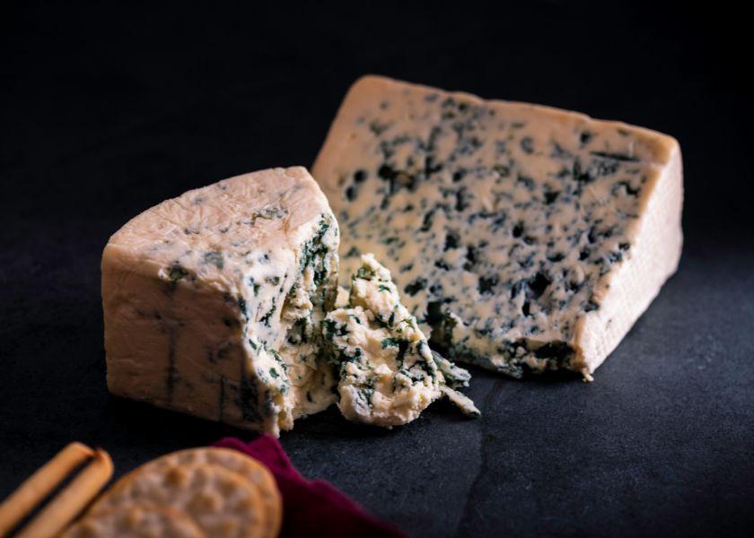 El Queso Azul "Cave-Aged" Rompe el Récord Mundial de Queso Más Caro