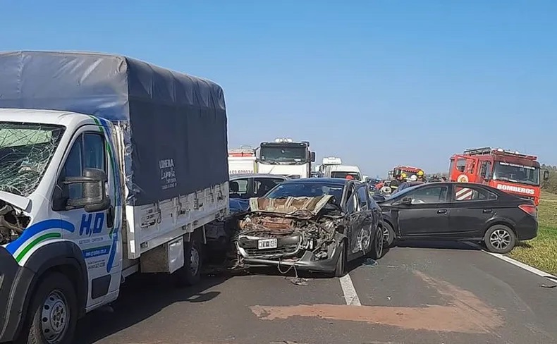 Córdoba: dos muertos y decenas de heridos por choques en cadena