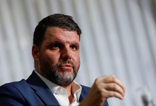 El presidente del Frente Parlamentario para la Agricultura, Pedro Lupión, posa para una fotografía durante una entrevista con Reuters en Brasilia, Brasil, el 26 de septiembre de 2023. REUTERS/Adriano Machado