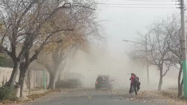 Alertas meteorológicas en Argentina: Zonda, viento fuerte y tormentas