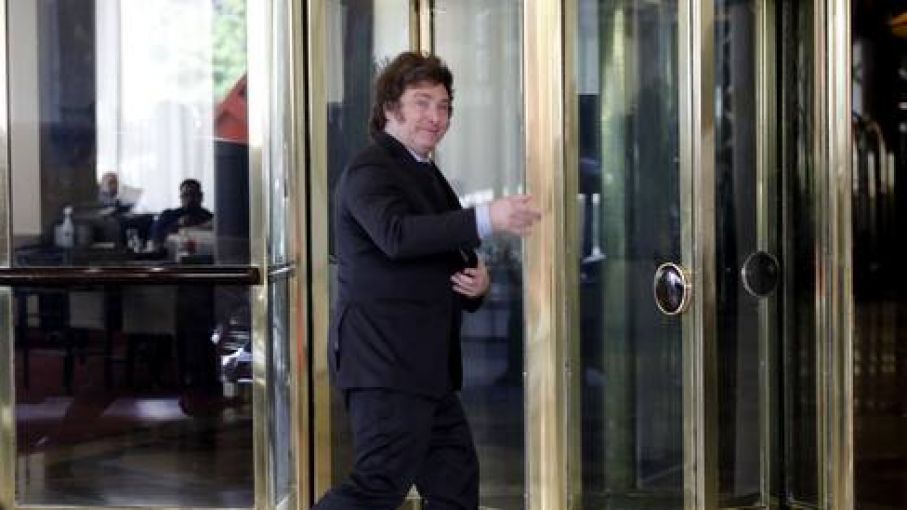 Trabas en el Armado del Gabinete: Desembarco de "Toto" Caputo y el Portazo de Ocampo