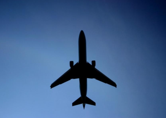 Las aerolíneas compiten por propulsar aviones con etanol