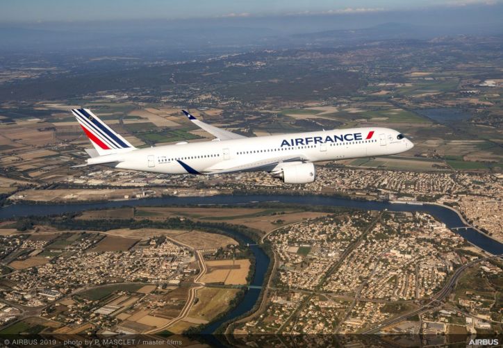Las aerolíneas compiten por propulsar aviones con etanol