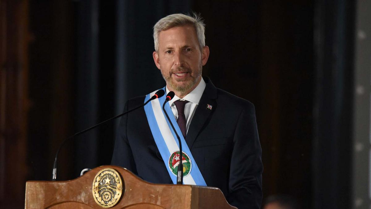 Asumió Frigerio: anunció quita de subsidios y reducción de los cargos públicos a la mitad