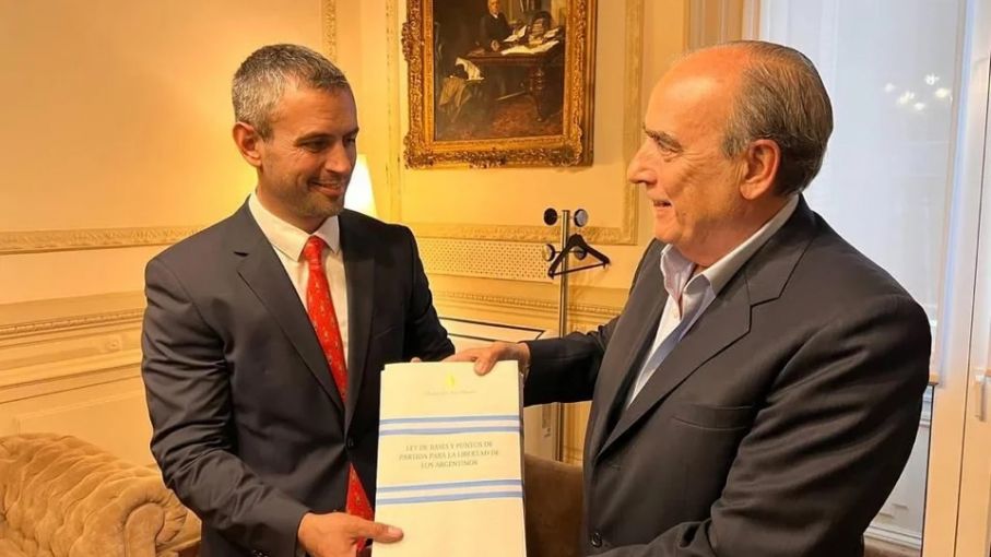 Los puntos principales de la Ley ómnibus que Milei envió al Congreso