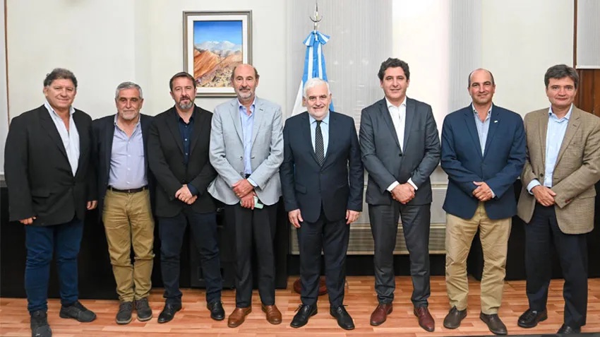 Vilella recibió a representantes vitivinícolas 