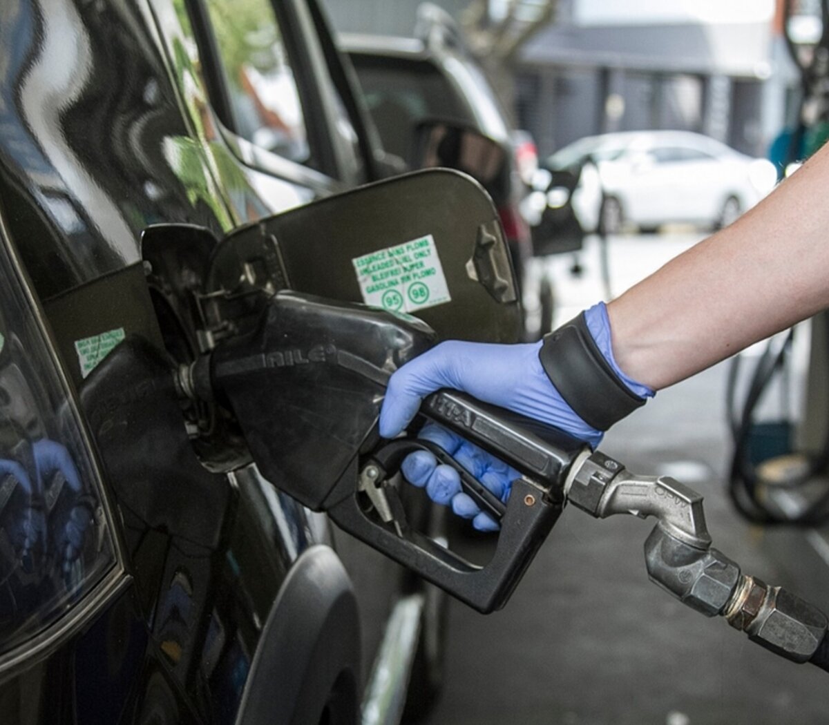 Precios de los combustibles en Latinoamérica y el Caribe en 2024: Uruguay y Chile lideran con los precios más altos