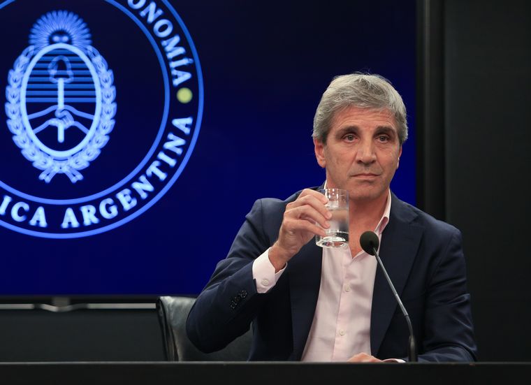 Caputo garantizó que no habrá sobresaltos cambiarios