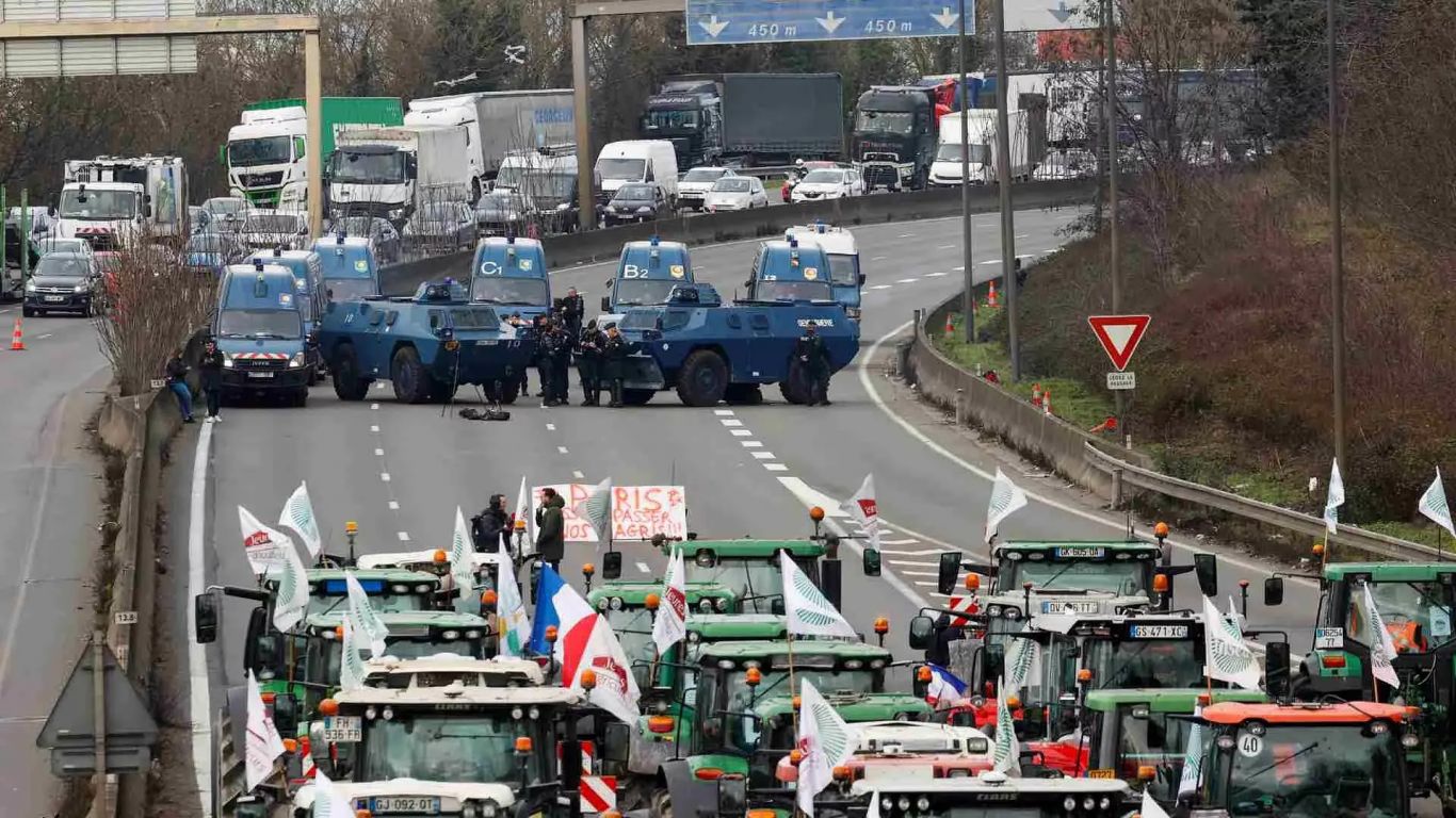 No cesan los bloqueos a Paris