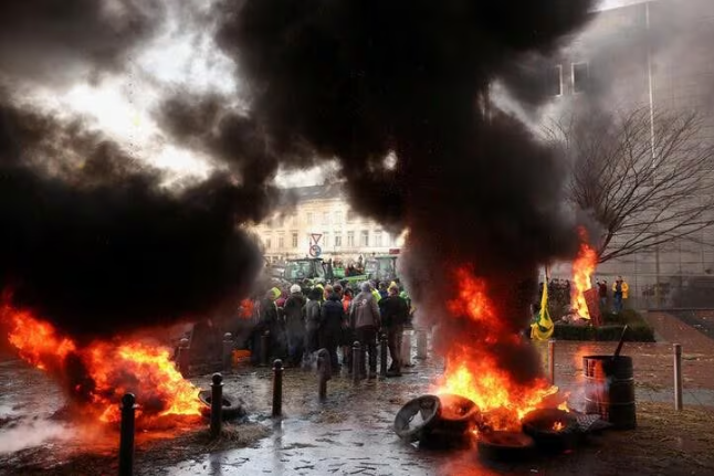 Productores agropecuarios Europeos encienden las alarmas en cumbre de la UE con protestas masivas