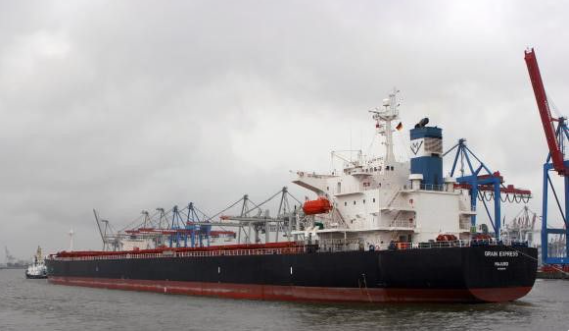 Ataque de los Hutíes a barco con granos Brasileños destinado a Irán causa tensión en el Mar Rojo