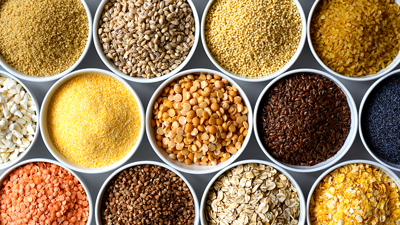 Los mercados de cereales enfrentan una tendencia bajista, con nuevos mínimos contractuales en el maíz observados 