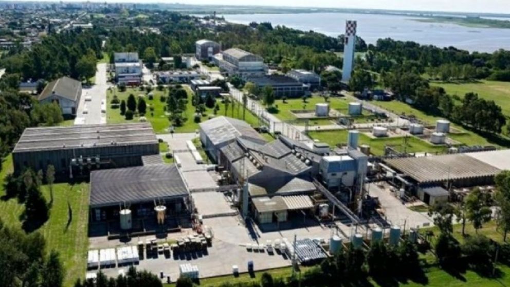 Explot un reactor en la empresa Atanor en San Nicols: Grave incidente con heridos, incendio y preocupacin por la contaminacin