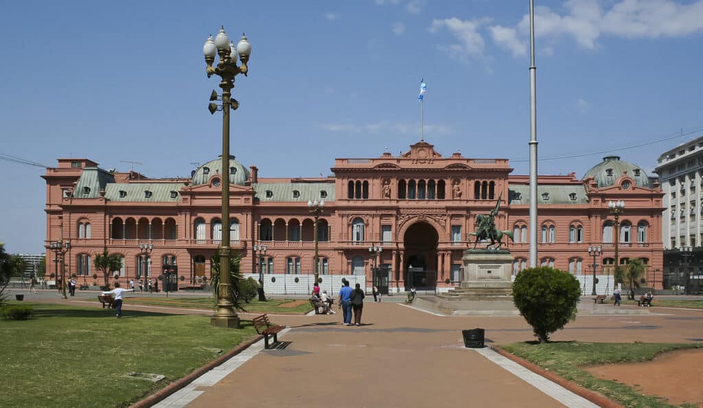Nueva ola de despidos en el estado Argentino: Gremios estiman entre 14.000 y 20.000 afectados
