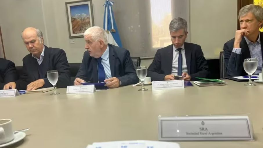 Brindan informe técnico sobre la enfermedad del achaparramiento del maíz