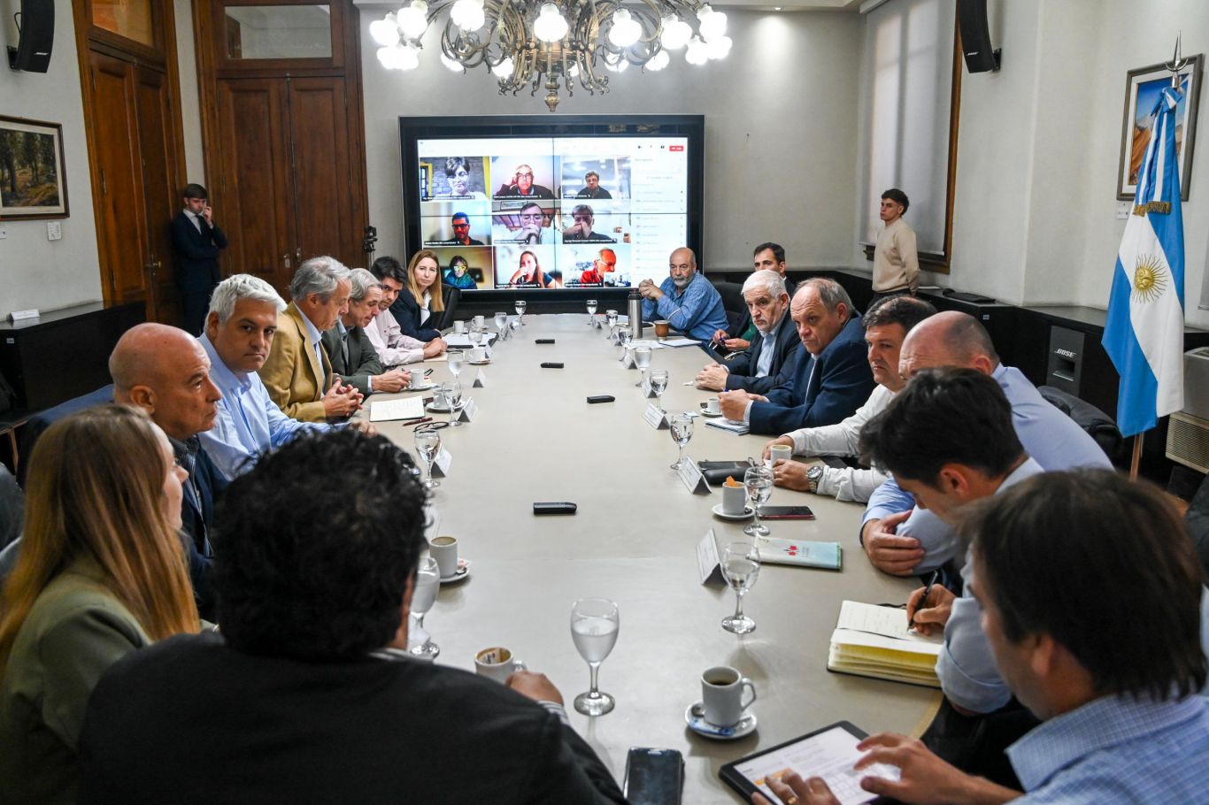 El Gobierno Nacional convocó a la mesa técnica para coordinar esfuerzos en la lucha contra el achaparramiento del maíz